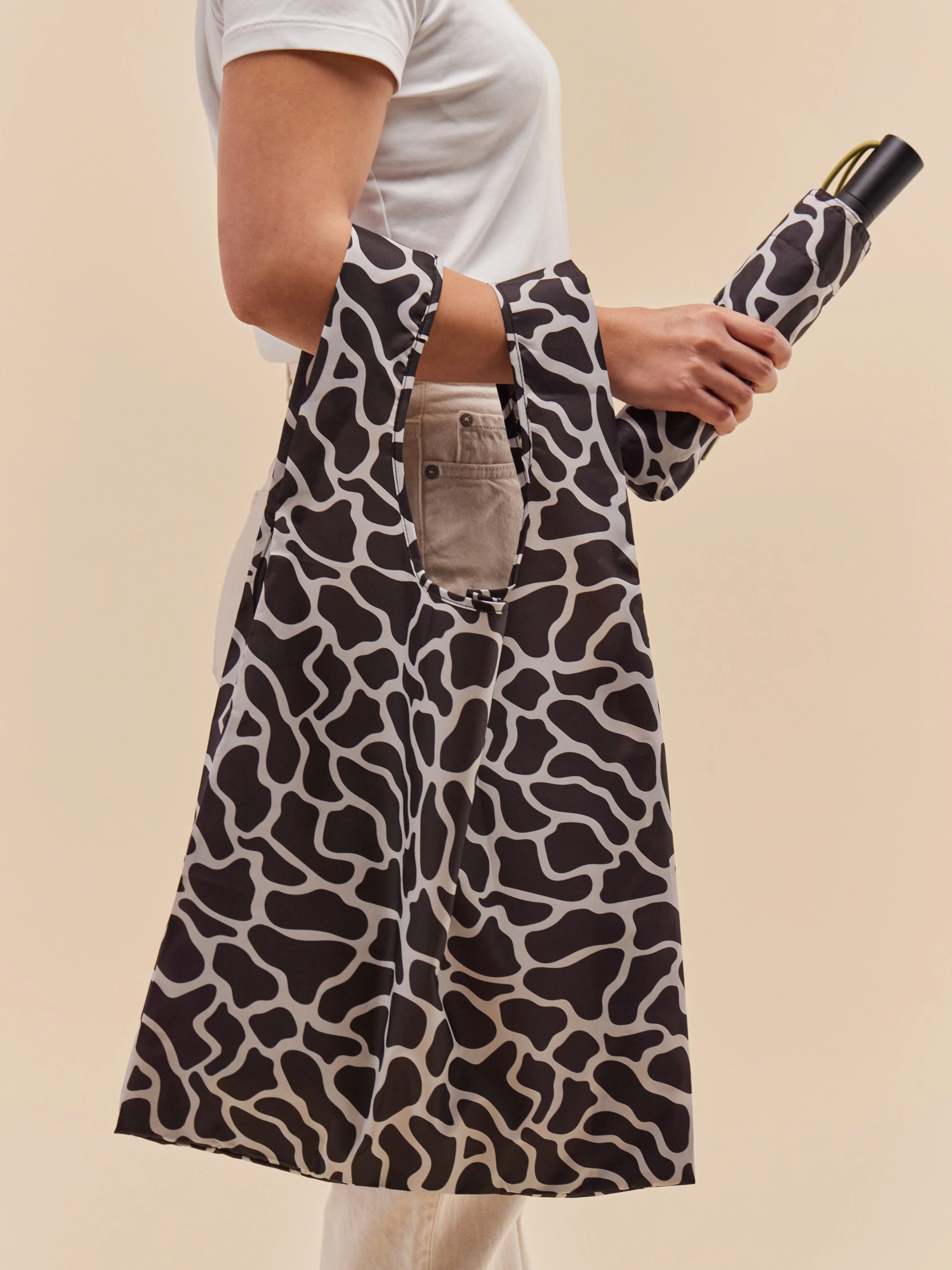 Black & White Ripples Reusable Bag - Image 4